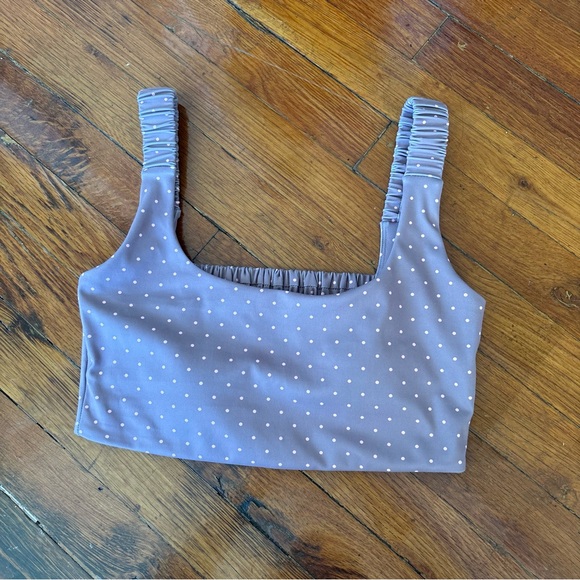 Tops - NWOT \\ polka dot print active bra